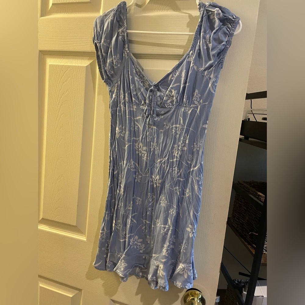 So goods for life Girls Blue Floral Dress with Ruffled Sleeves-small